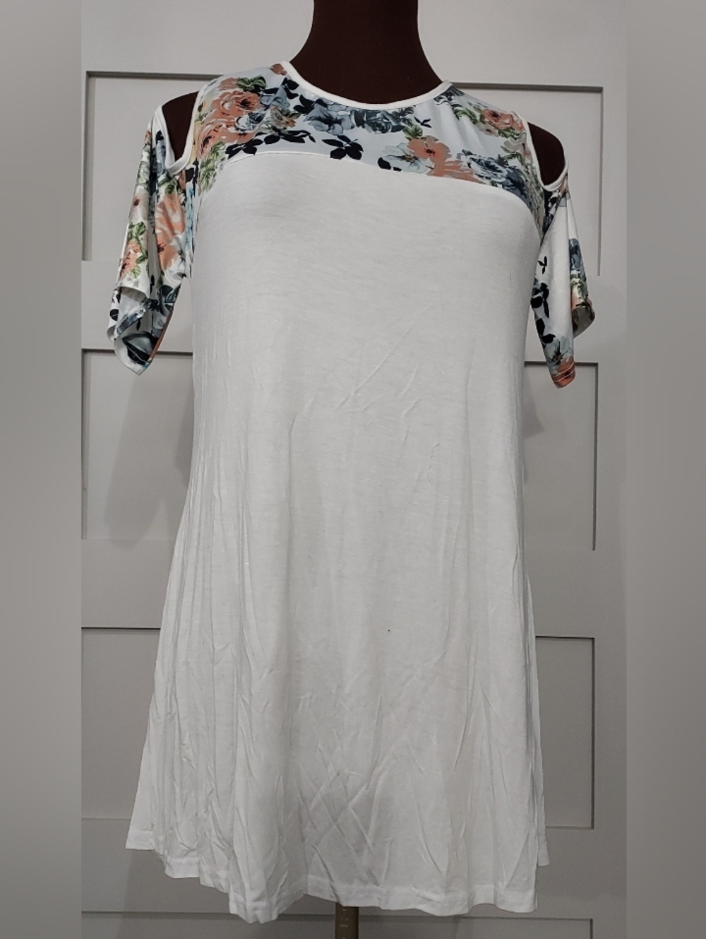 Unbranded Floral Cold-Shoulder Womens Top - White Size LARGE